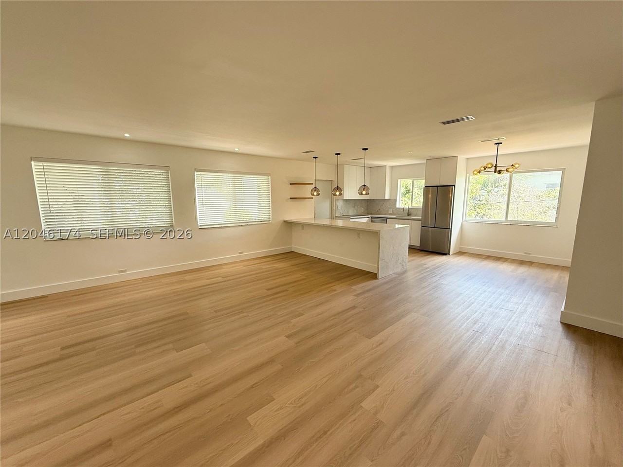 1155 98th St #4 - Photo 2 of 15