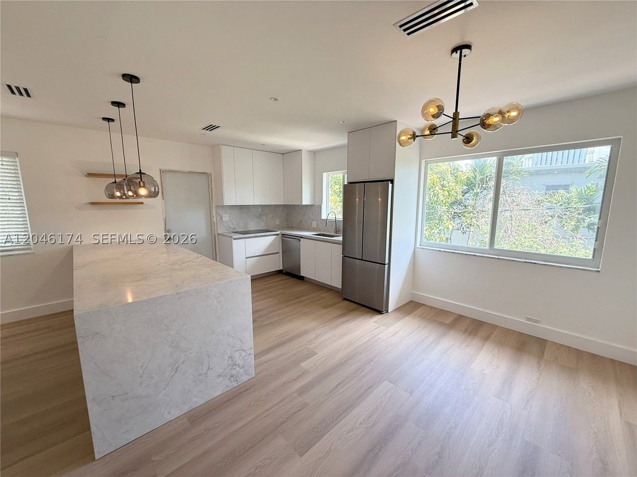 1155 98th St #4 - Photo 3 of 15