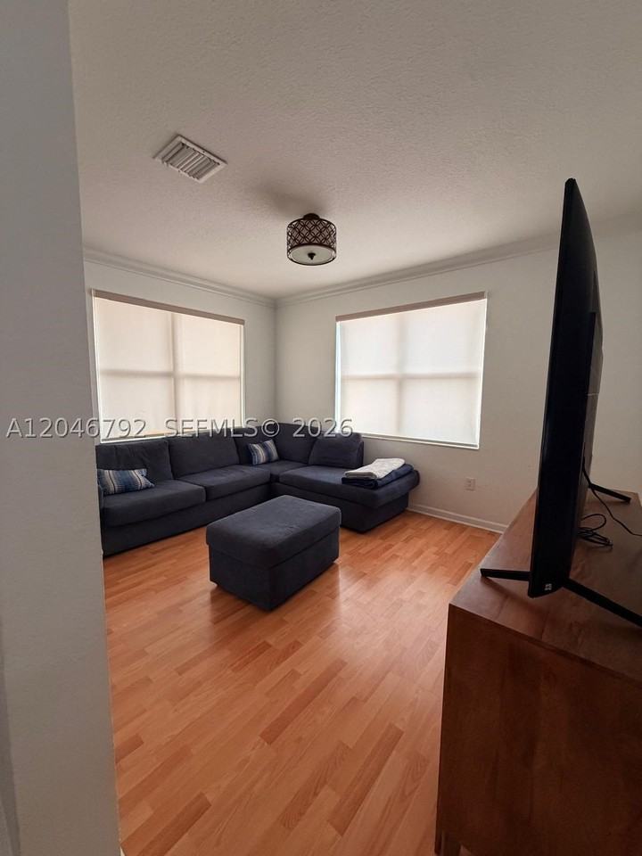11221 Nw 73rd St #11221 - Photo 4 of 36