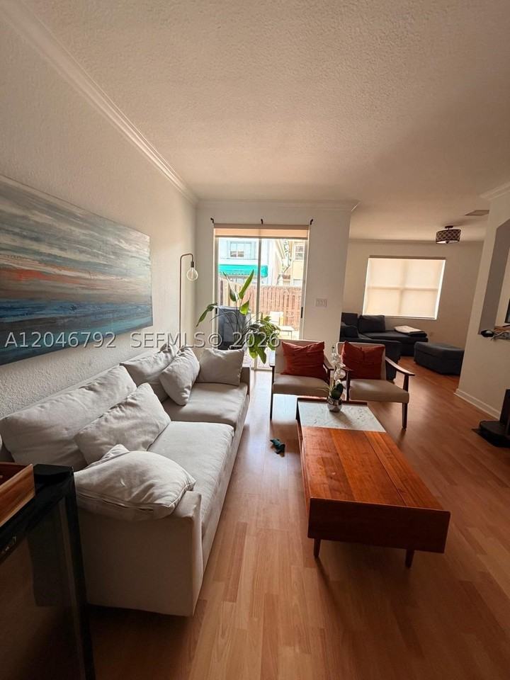 11221 Nw 73rd St #11221 - Photo 7 of 36
