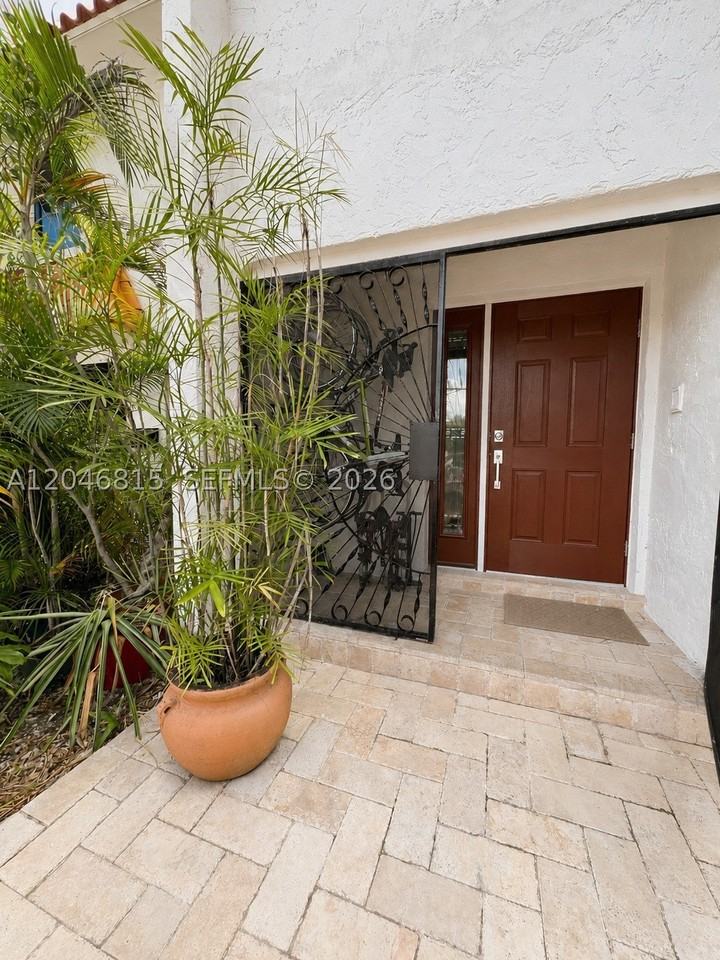 1540 Ne 105th St - Photo 4 of 21
