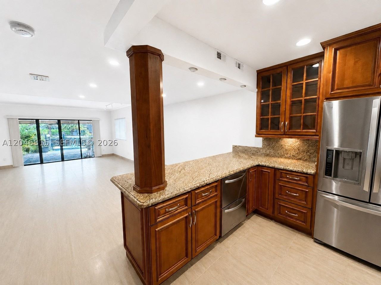 1540 Ne 105th St - Photo 5 of 21