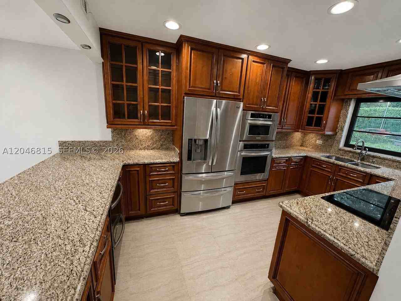 1540 Ne 105th St - Photo 6 of 21