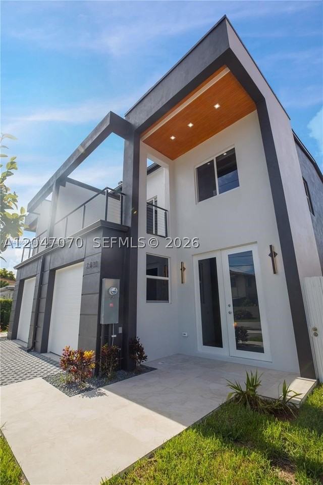 3431 Sw 16th Ter #1 - Photo 2 of 20