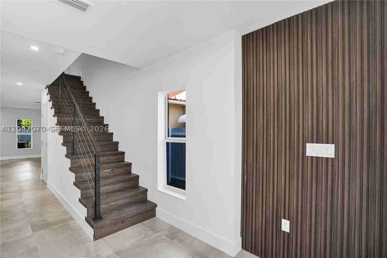3431 Sw 16th Ter #1 - Photo 4 of 20