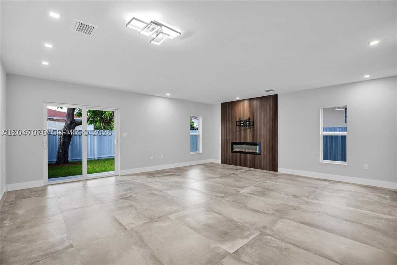 3431 Sw 16th Ter #1 - Photo 7 of 20