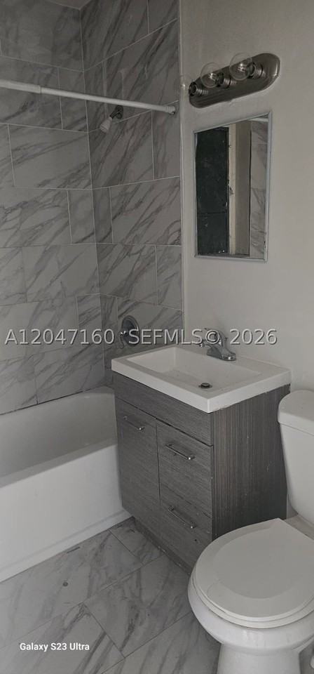 6010 Sw 33rd St - Photo 6 of 8