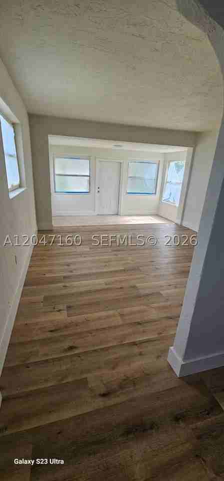 6010 Sw 33rd St - Photo 7 of 8