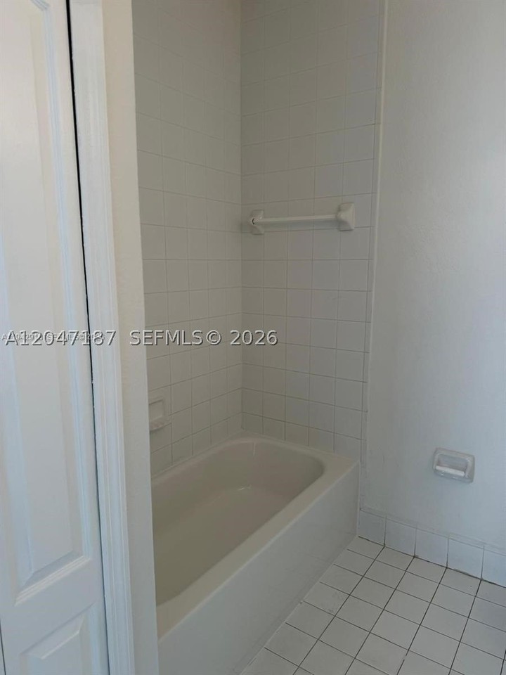 1656 Se 29th Ct #100 - Photo 2 of 16