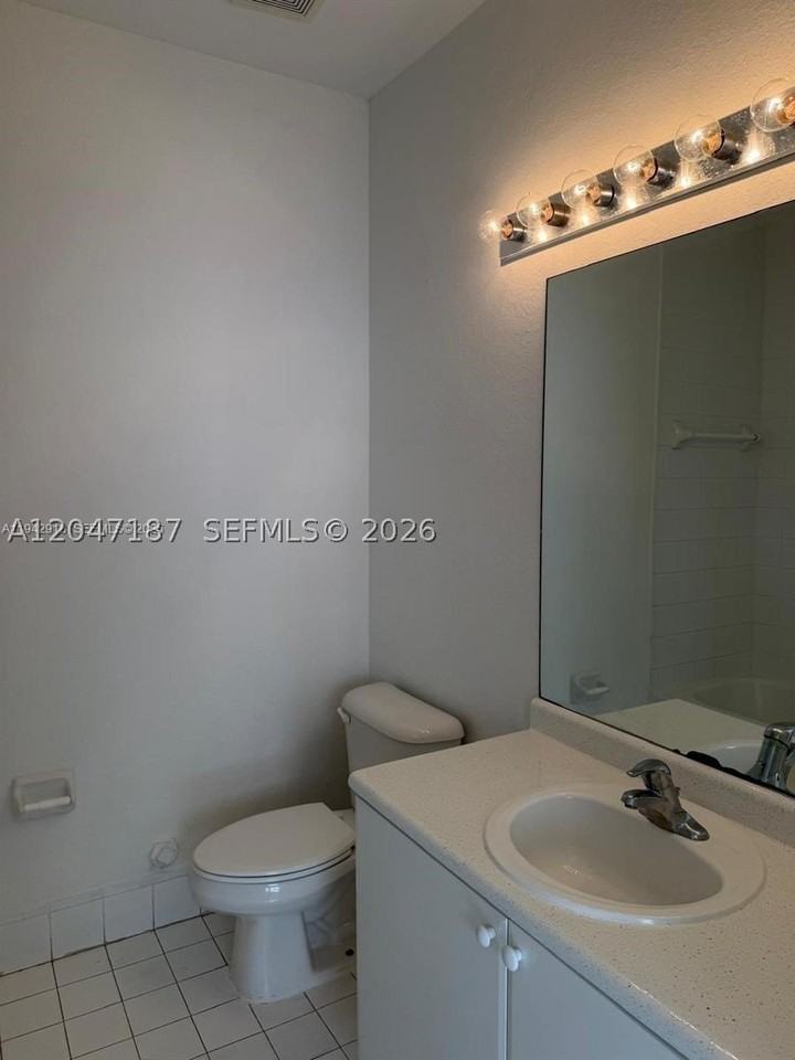 1656 Se 29th Ct #100 - Photo 3 of 16