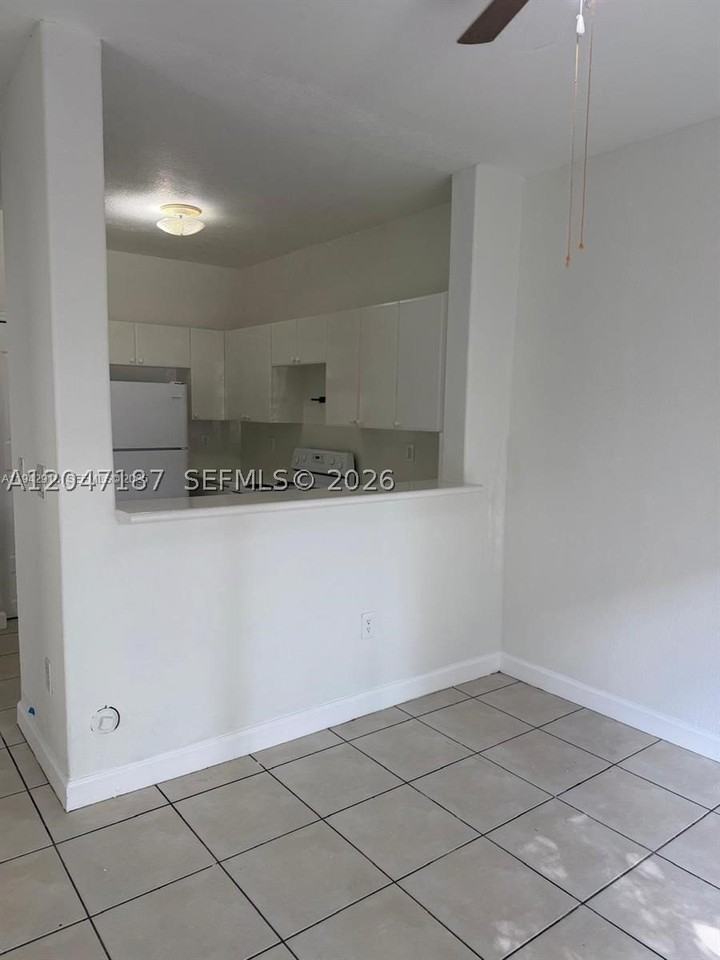 1656 Se 29th Ct #100 - Photo 4 of 16