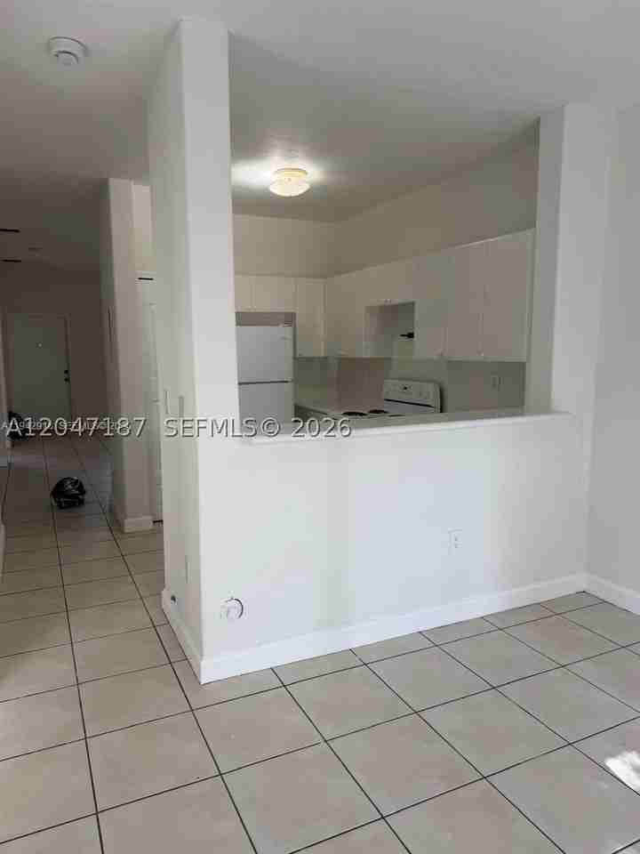 1656 Se 29th Ct #100 - Photo 5 of 16