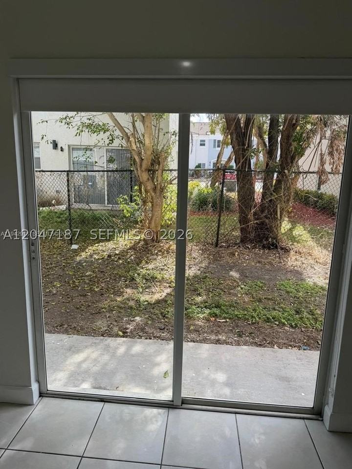 1656 Se 29th Ct #100 - Photo 6 of 16