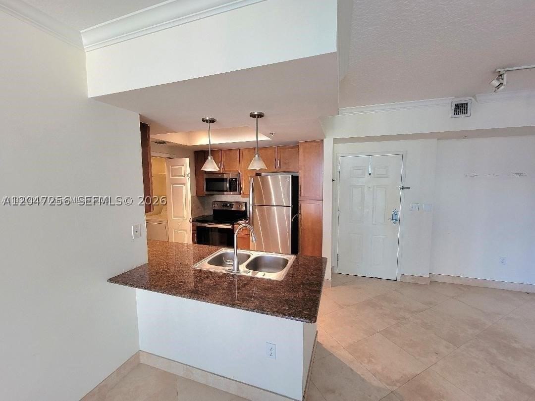 2000 N Bayshore Dr #707 - Photo 2 of 19