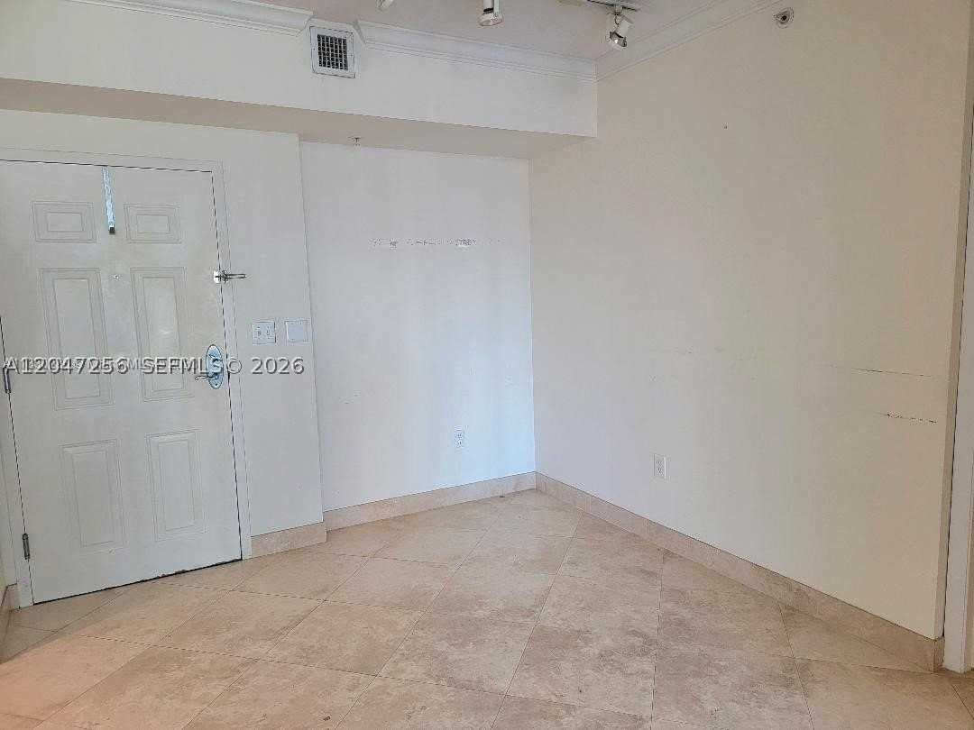 2000 N Bayshore Dr #707 - Photo 4 of 19