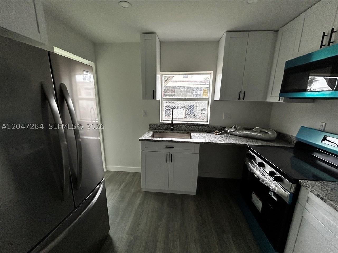 4429 Sw 21st St - Photo 2 of 29