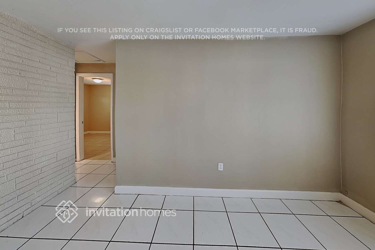 2401 Jamaica Dr - Photo 4 of 18