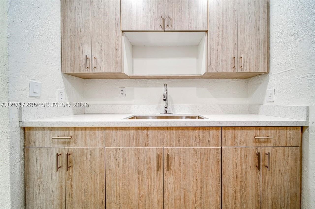 1747 Nw 40th St #1747 - Photo 3 of 17