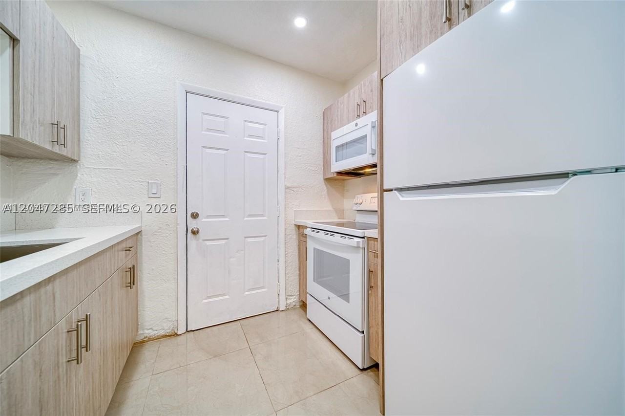 1747 Nw 40th St #1747 - Photo 4 of 17