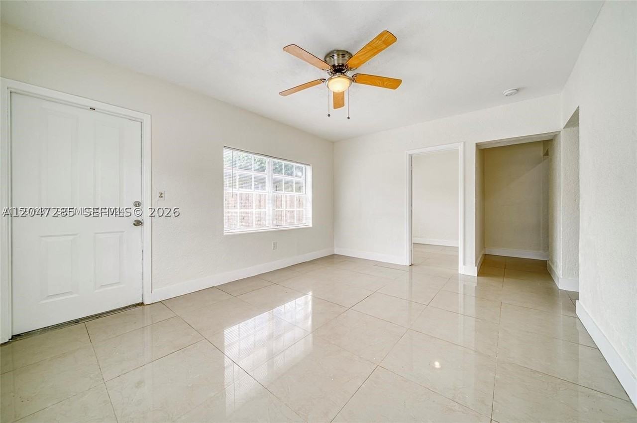 1747 Nw 40th St #1747 - Photo 5 of 17