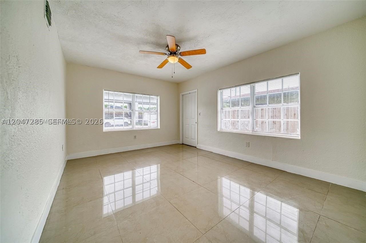 1747 Nw 40th St #1747 - Photo 6 of 17