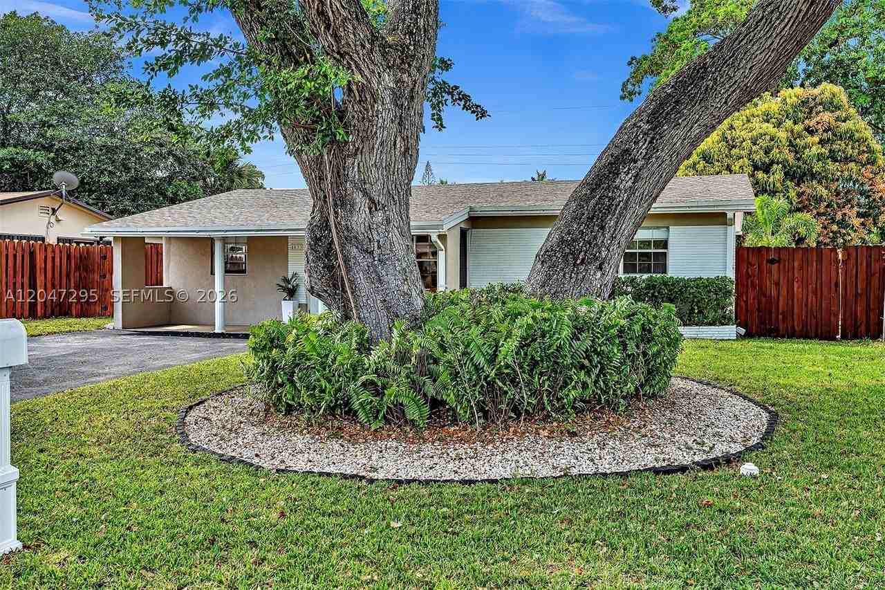 4633 Sw 28th Ave - Photo 2 of 50