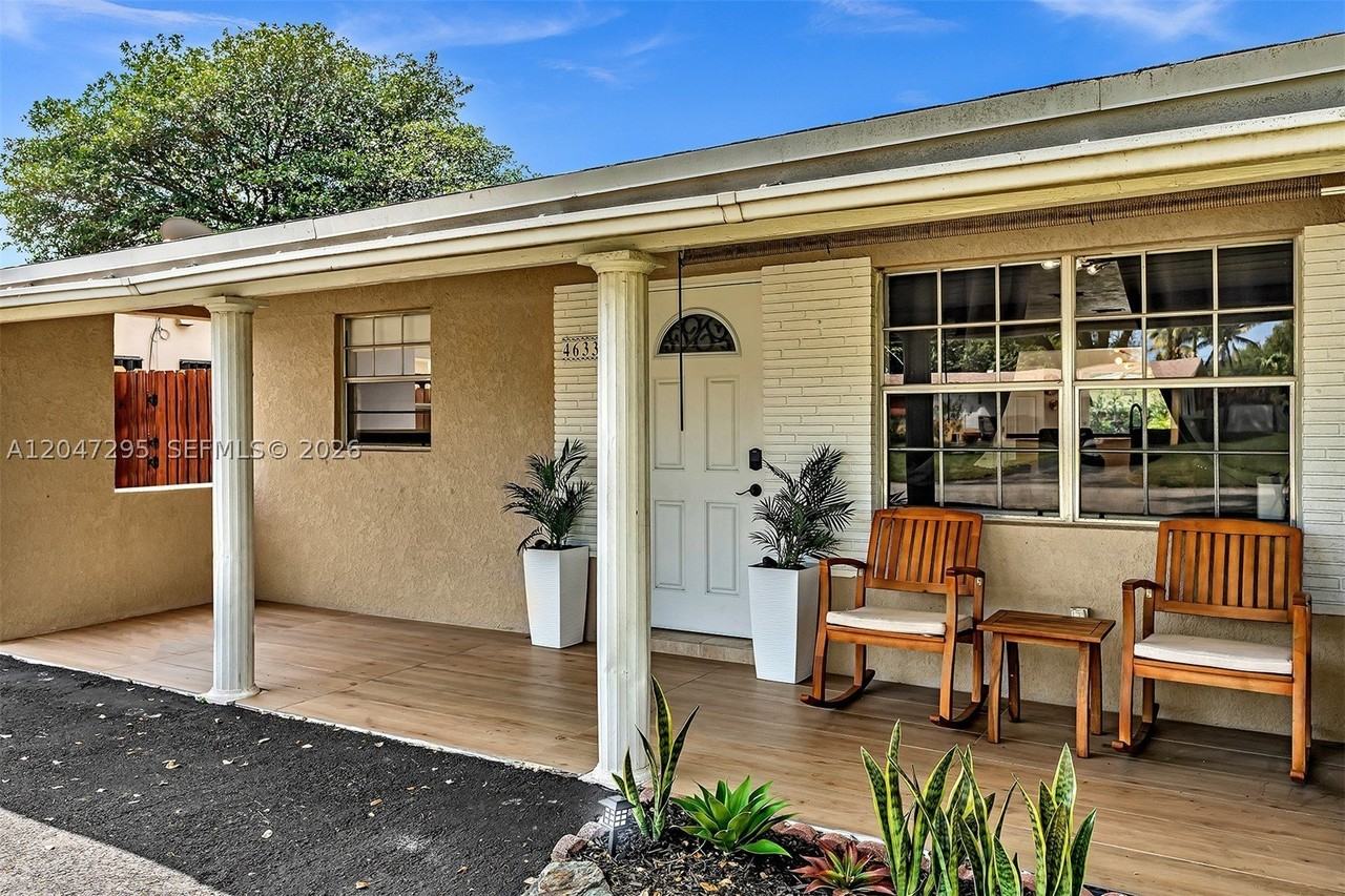 4633 Sw 28th Ave - Photo 3 of 50