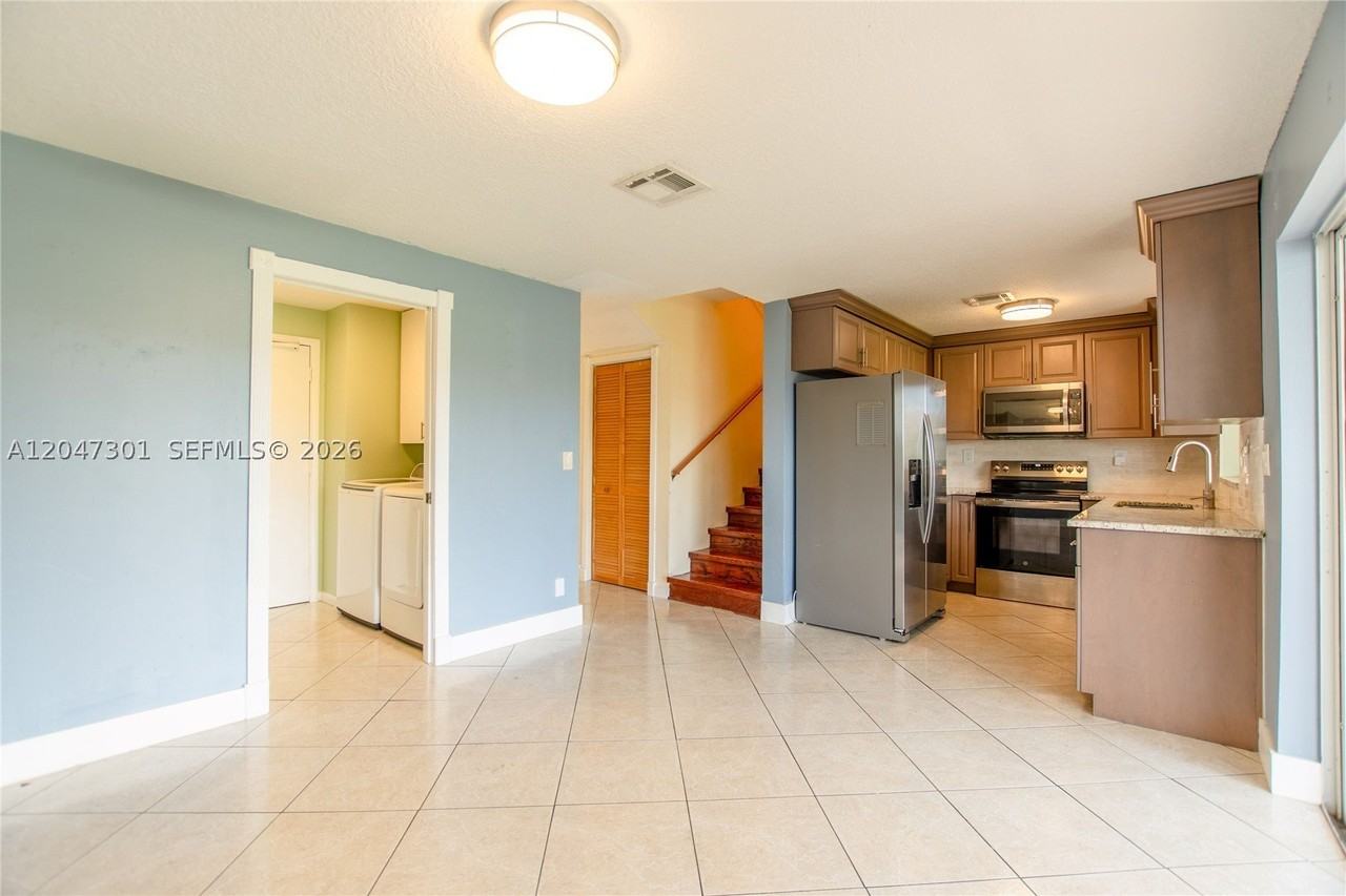 9803 Nw 37th St - Photo 2 of 50