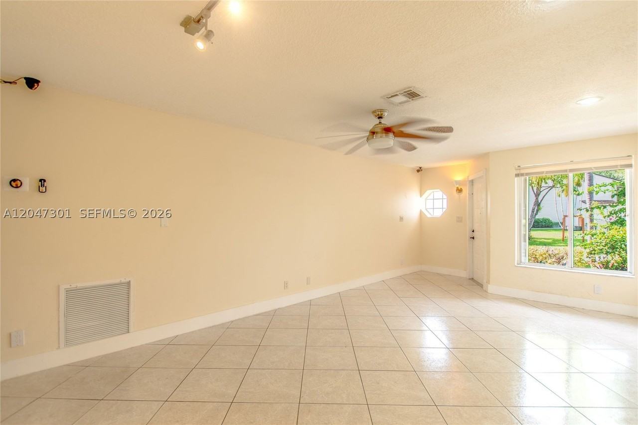 9803 Nw 37th St - Photo 3 of 50