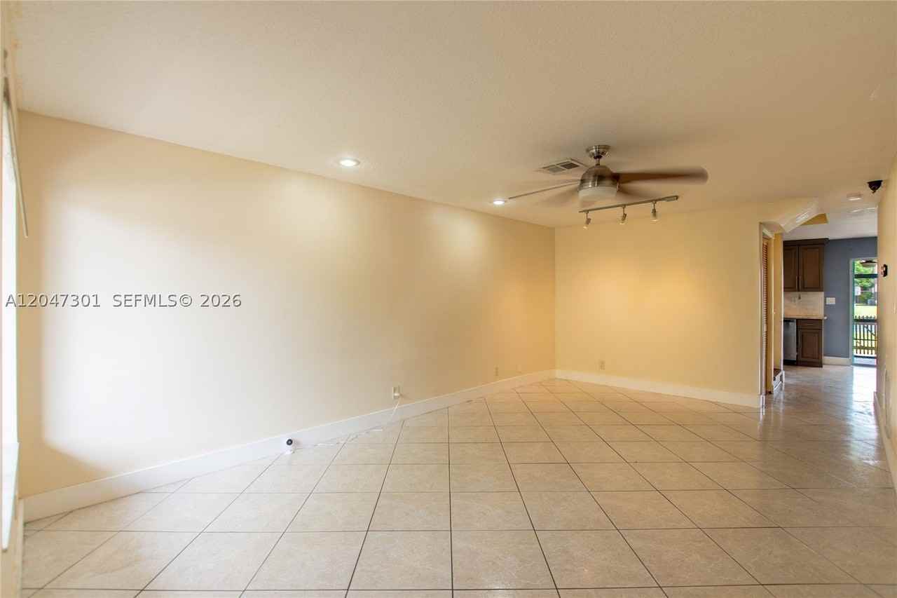 9803 Nw 37th St - Photo 7 of 50