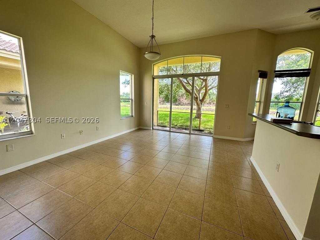 1926 Ne 3rd Ct #1926 - Photo 2 of 19