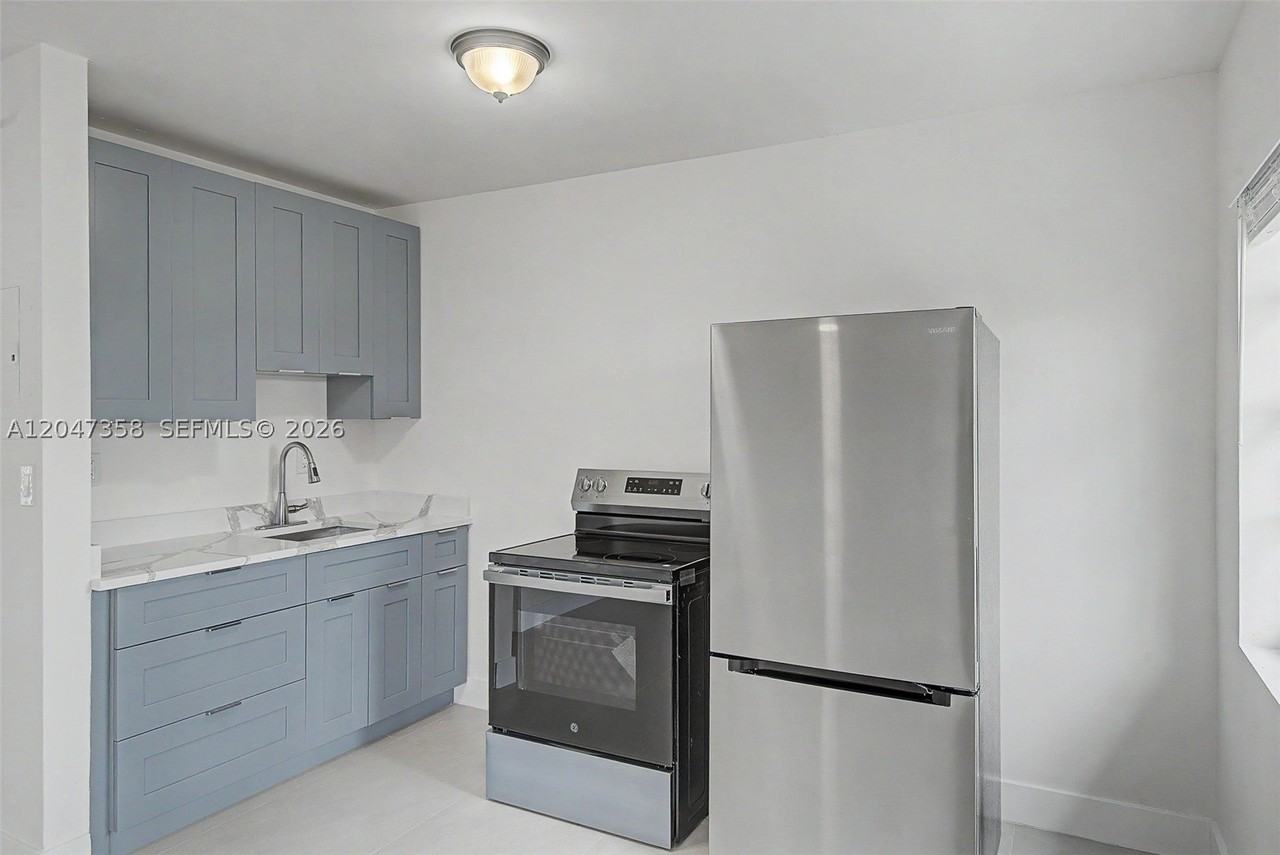 1021 Sw 3rd St #6 - Photo 2 of 15