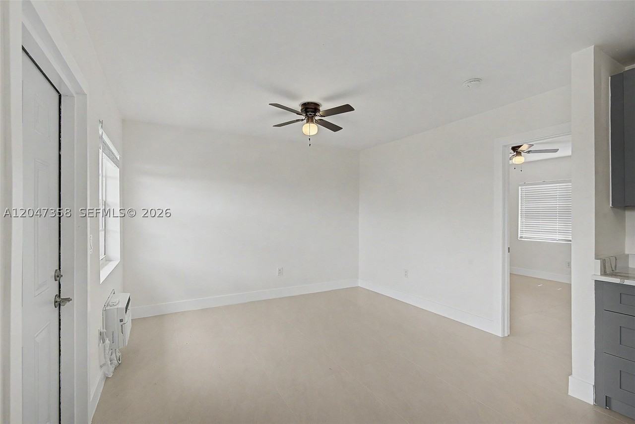 1021 Sw 3rd St #6 - Photo 4 of 15