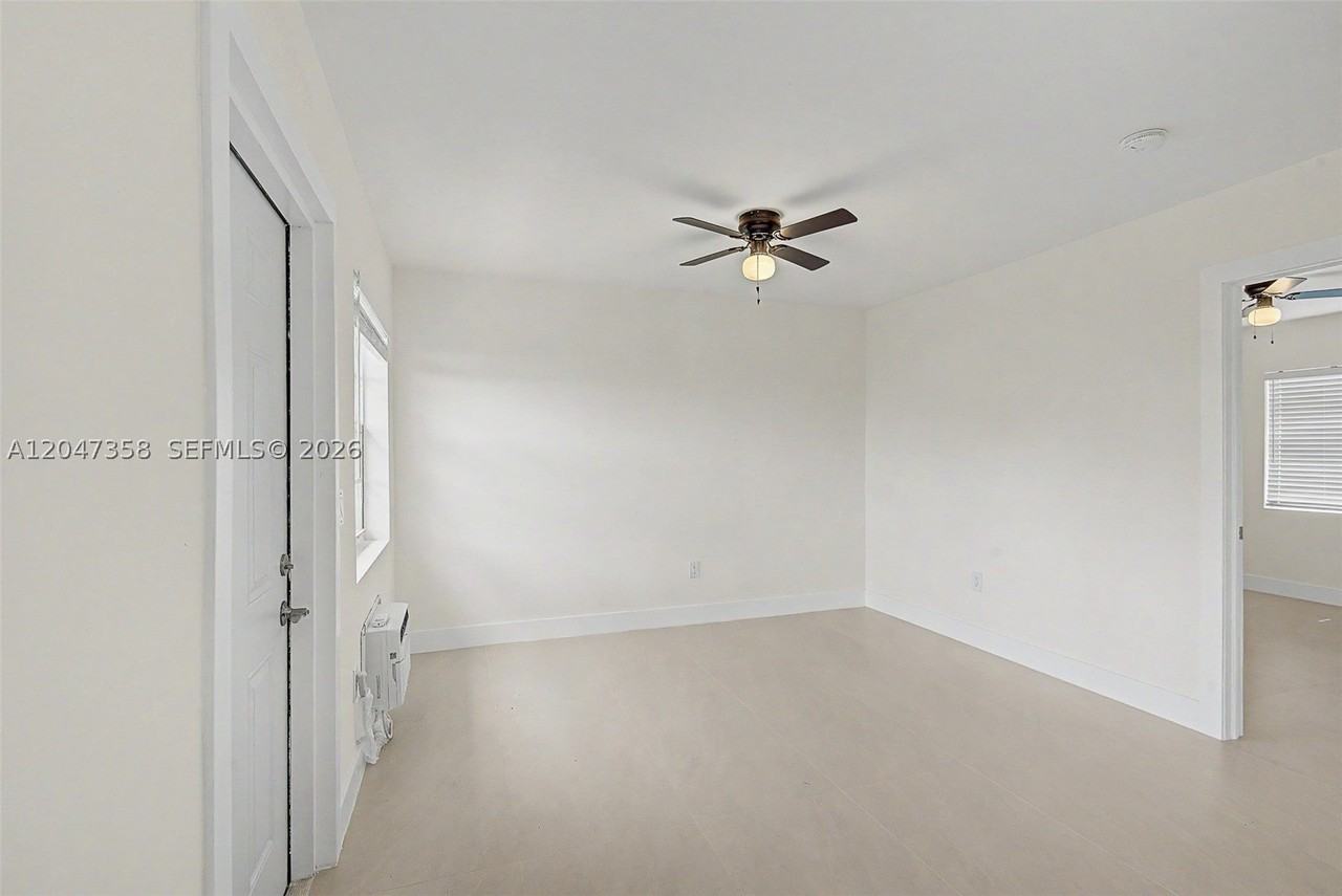 1021 Sw 3rd St #6 - Photo 5 of 15