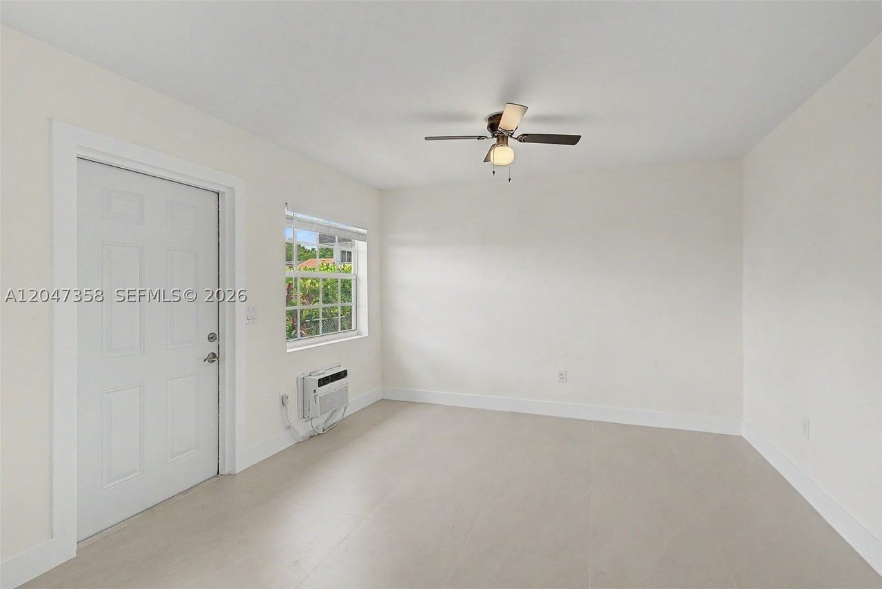 1021 Sw 3rd St #6 - Photo 6 of 15