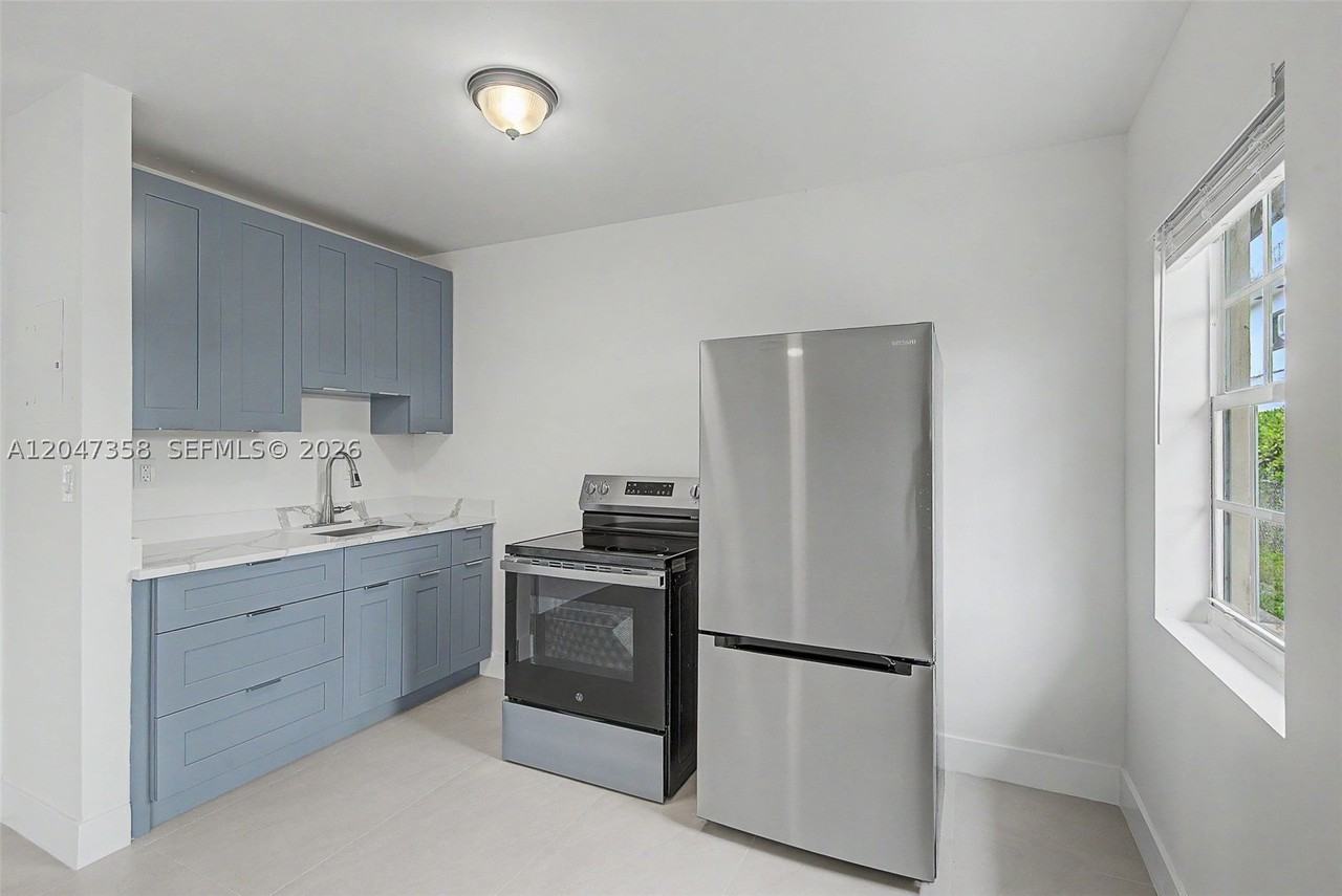 1021 Sw 3rd St #6 - Photo 7 of 15