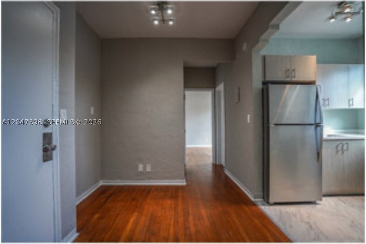 715 Michigan Ave #7 - Photo 3 of 10