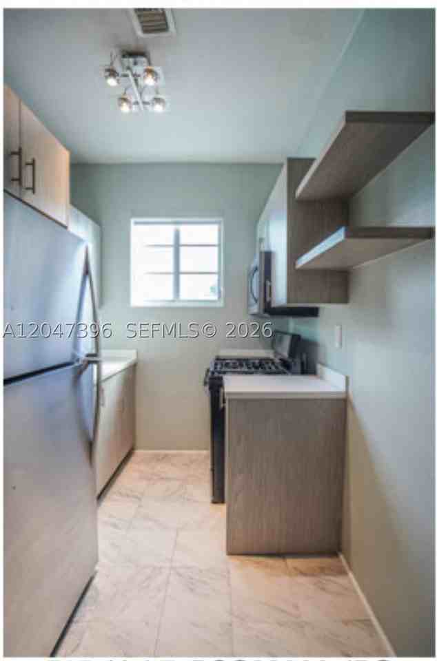 715 Michigan Ave #7 - Photo 4 of 10