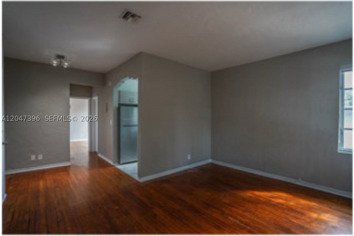 715 Michigan Ave #7 - Photo 5 of 10