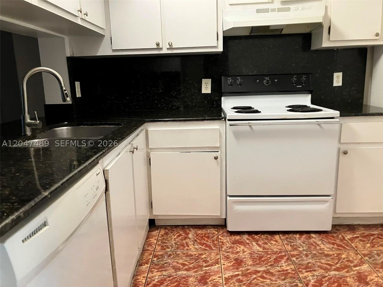 204 Lake Pointe Dr #208 - Photo 4 of 14