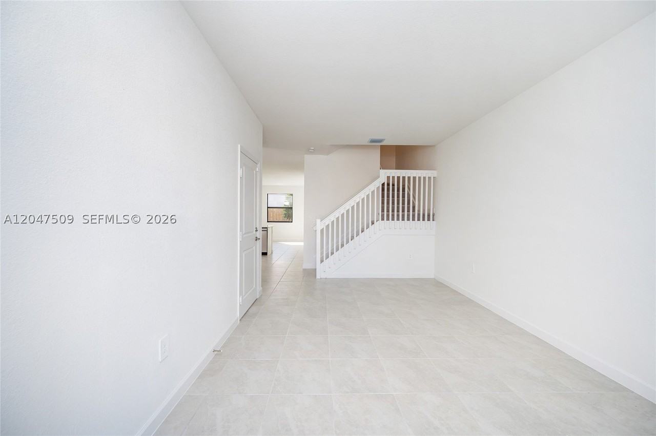 11930 Sw 246th Ln #11930 - Photo 7 of 37