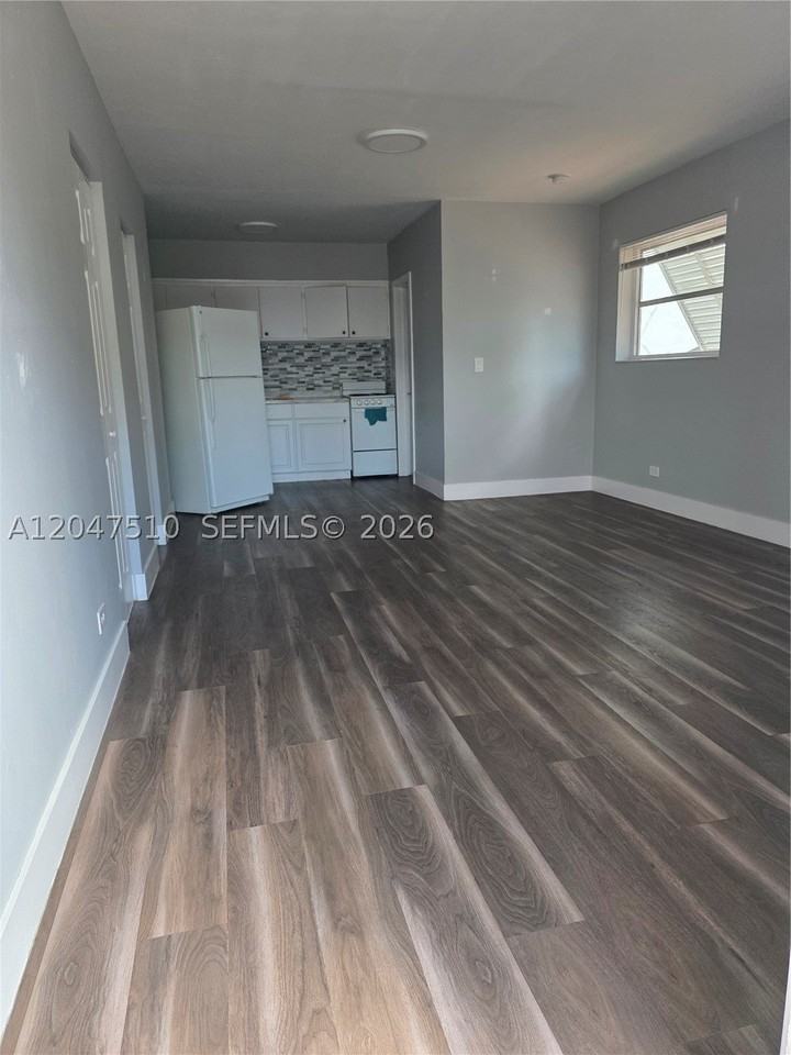 15 Esplanade Dr #B - Photo 2 of 8