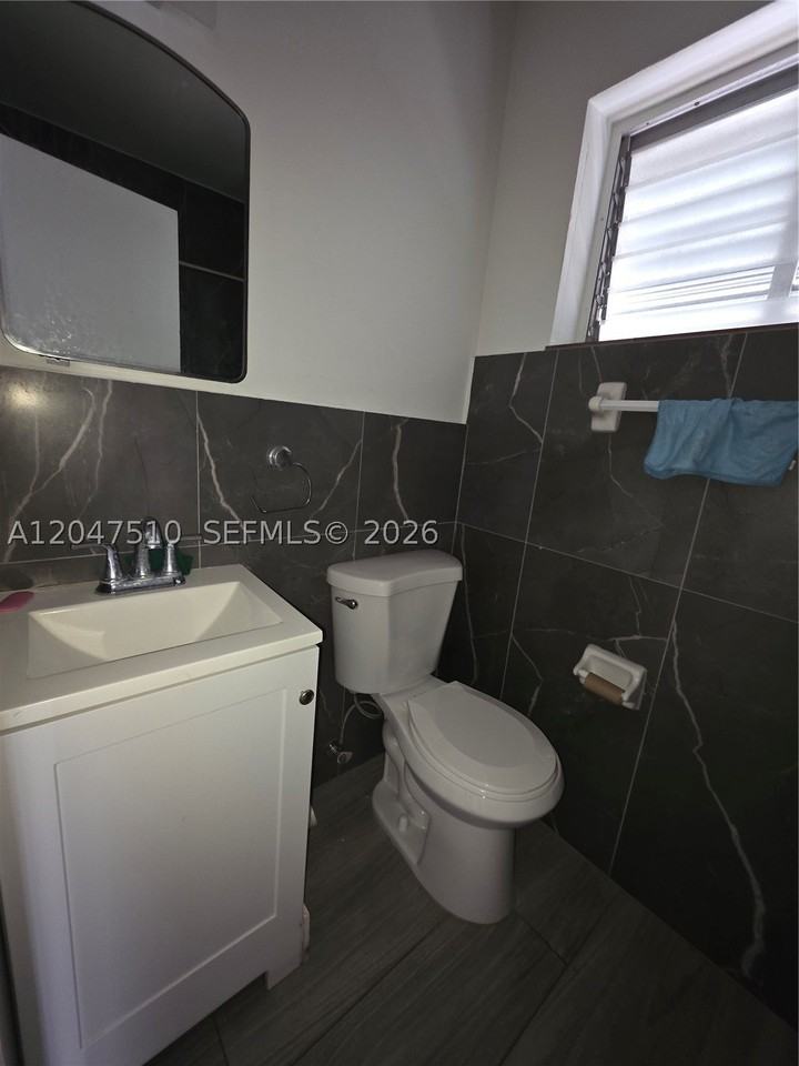 15 Esplanade Dr #B - Photo 4 of 8