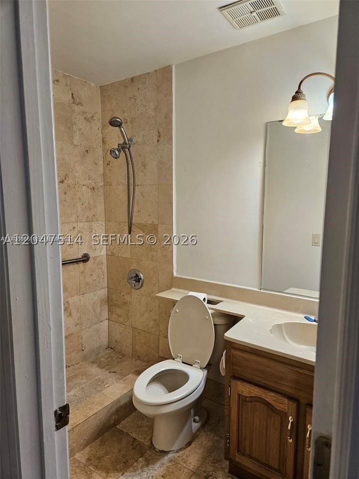 61 Nw 132nd Pl #0 - Photo 5 of 7
