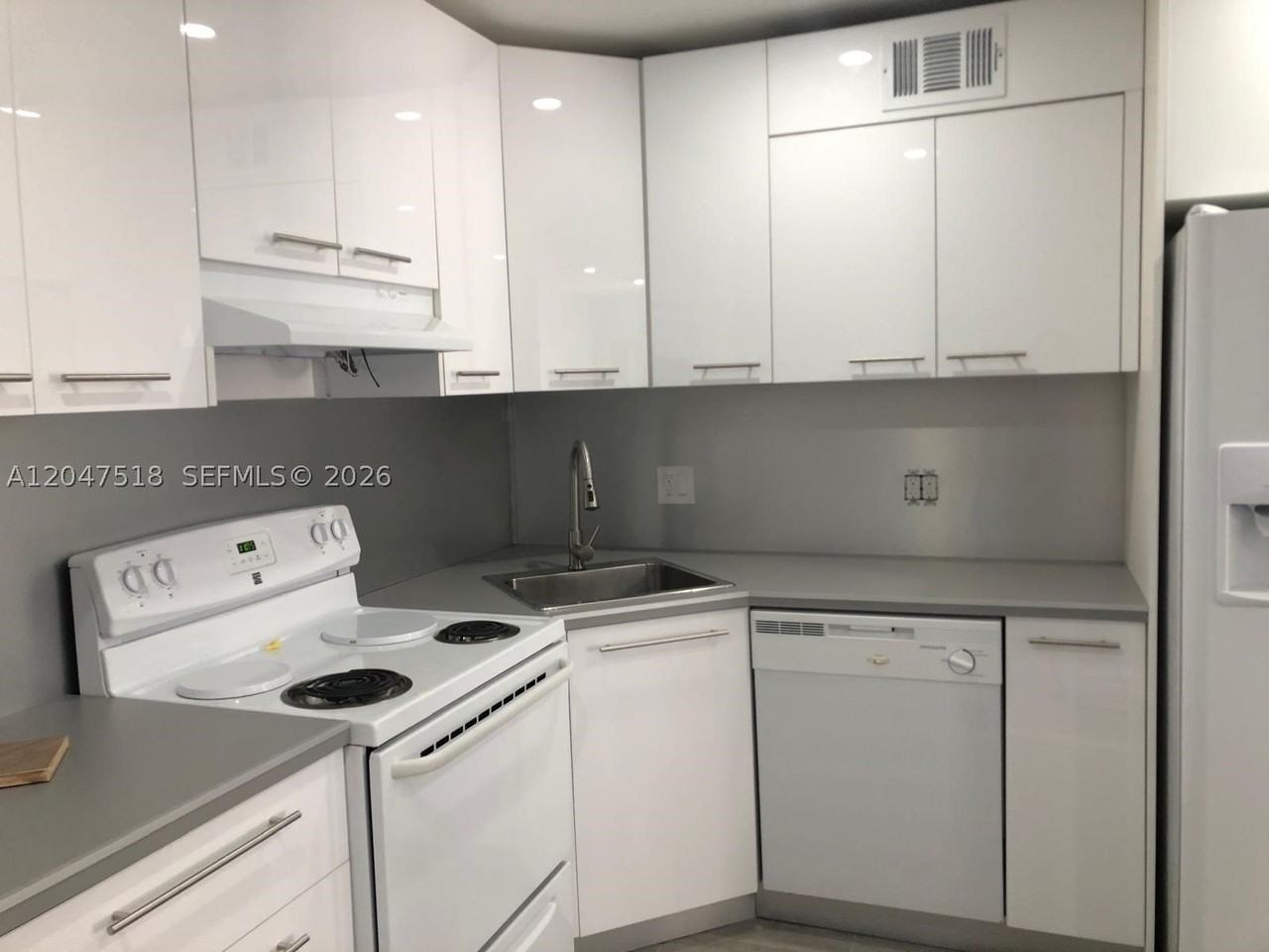 3642 Ne 171st St #203 - Photo 2 of 11