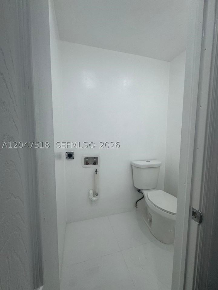 3642 Ne 171st St #203 - Photo 4 of 11