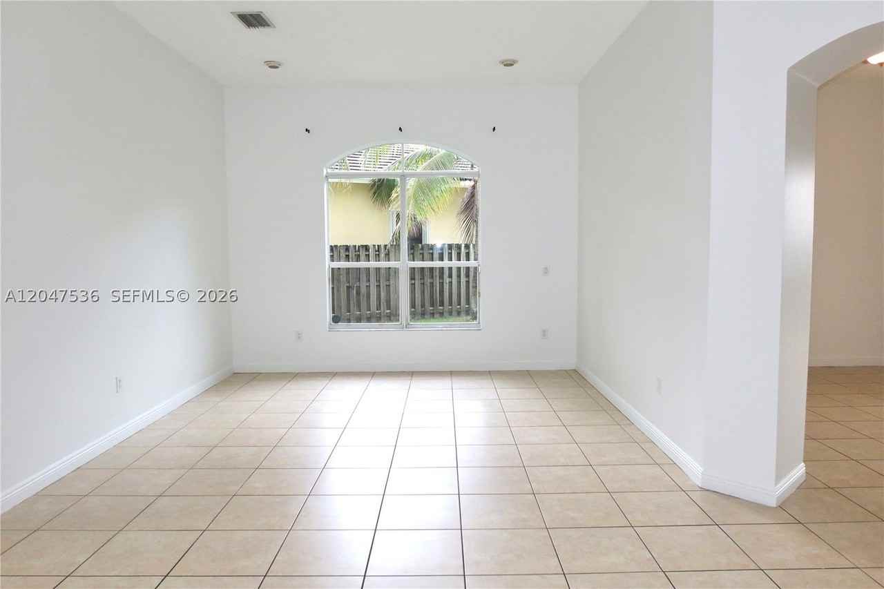 3488 Ne 1st St #3488 - Photo 3 of 35