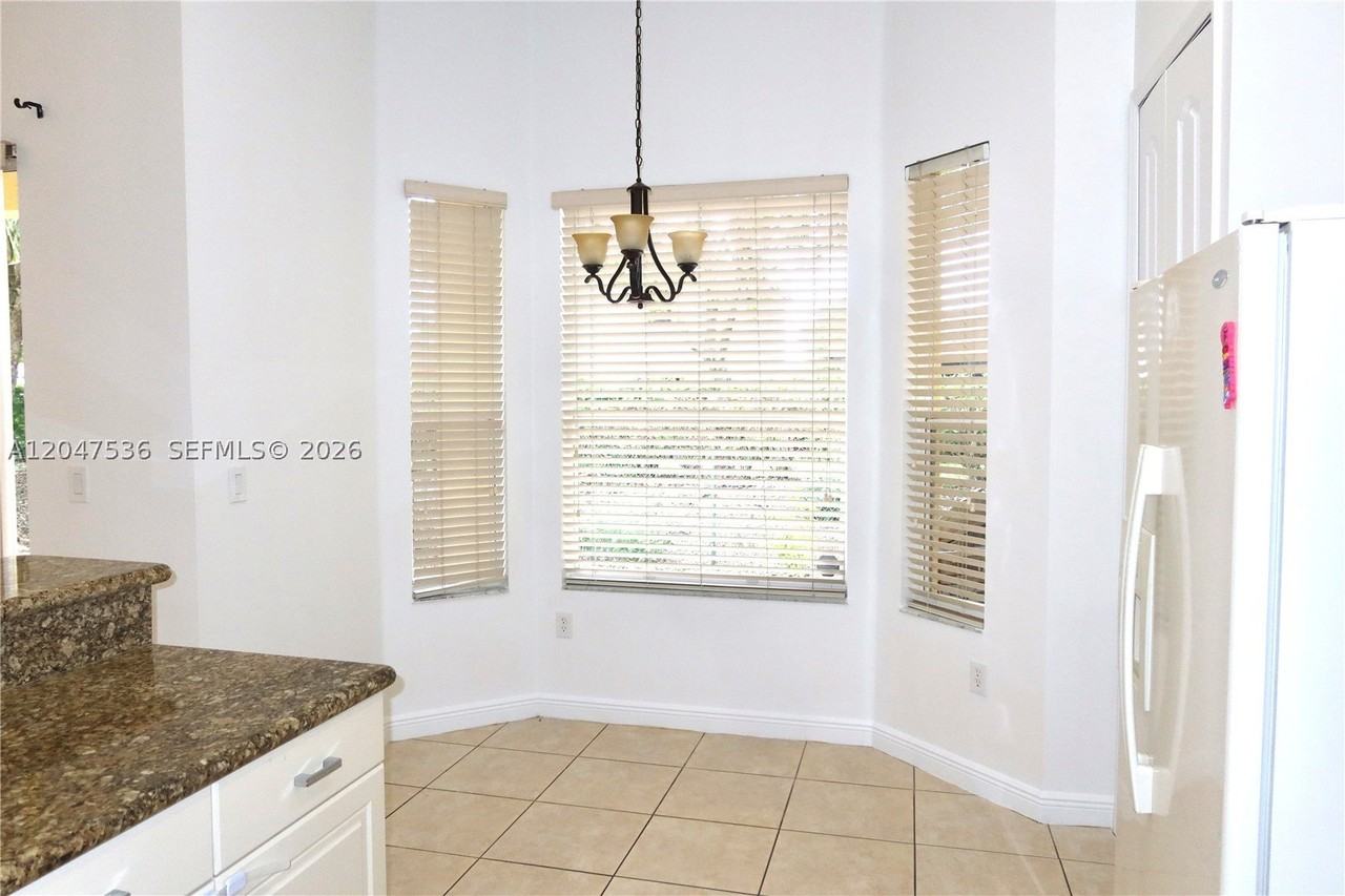 3488 Ne 1st St #3488 - Photo 6 of 35