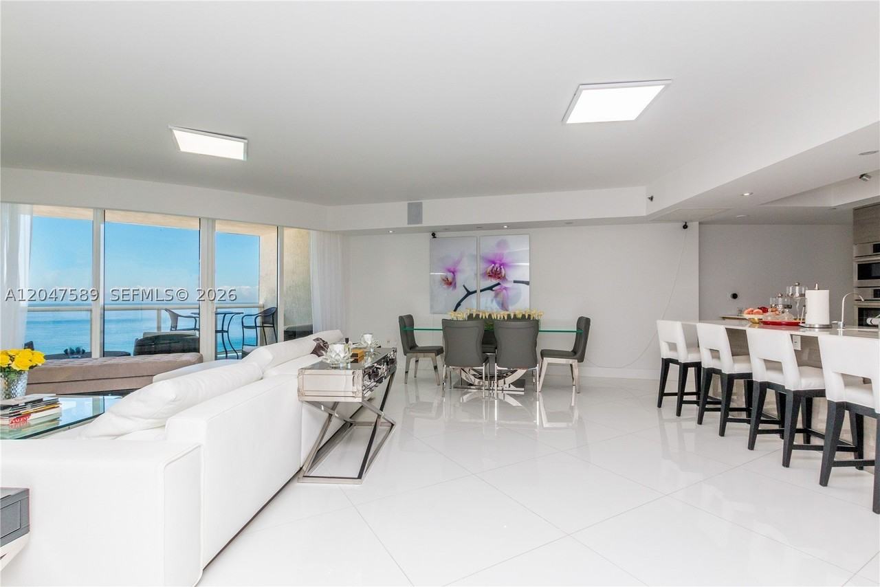 17201 Collins Ave #1807 - Photo 3 of 32