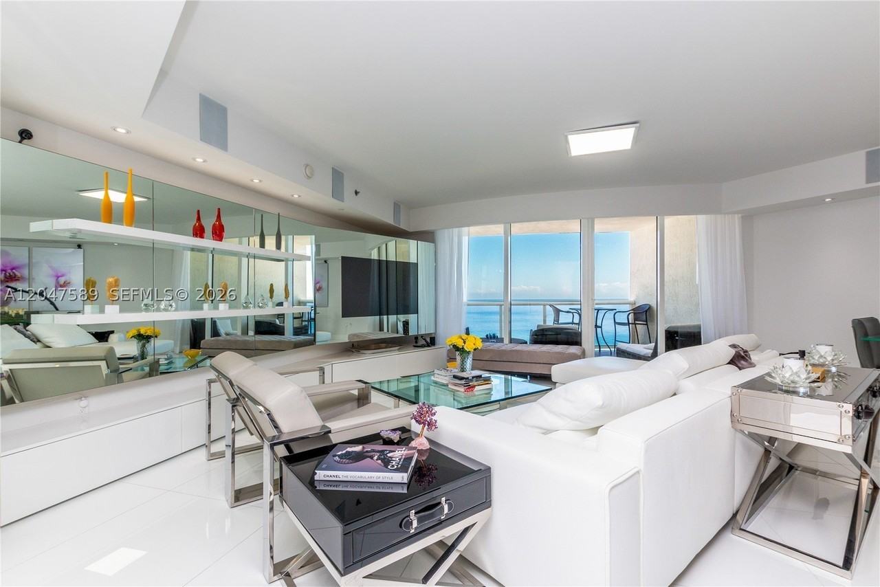 17201 Collins Ave #1807 - Photo 4 of 32